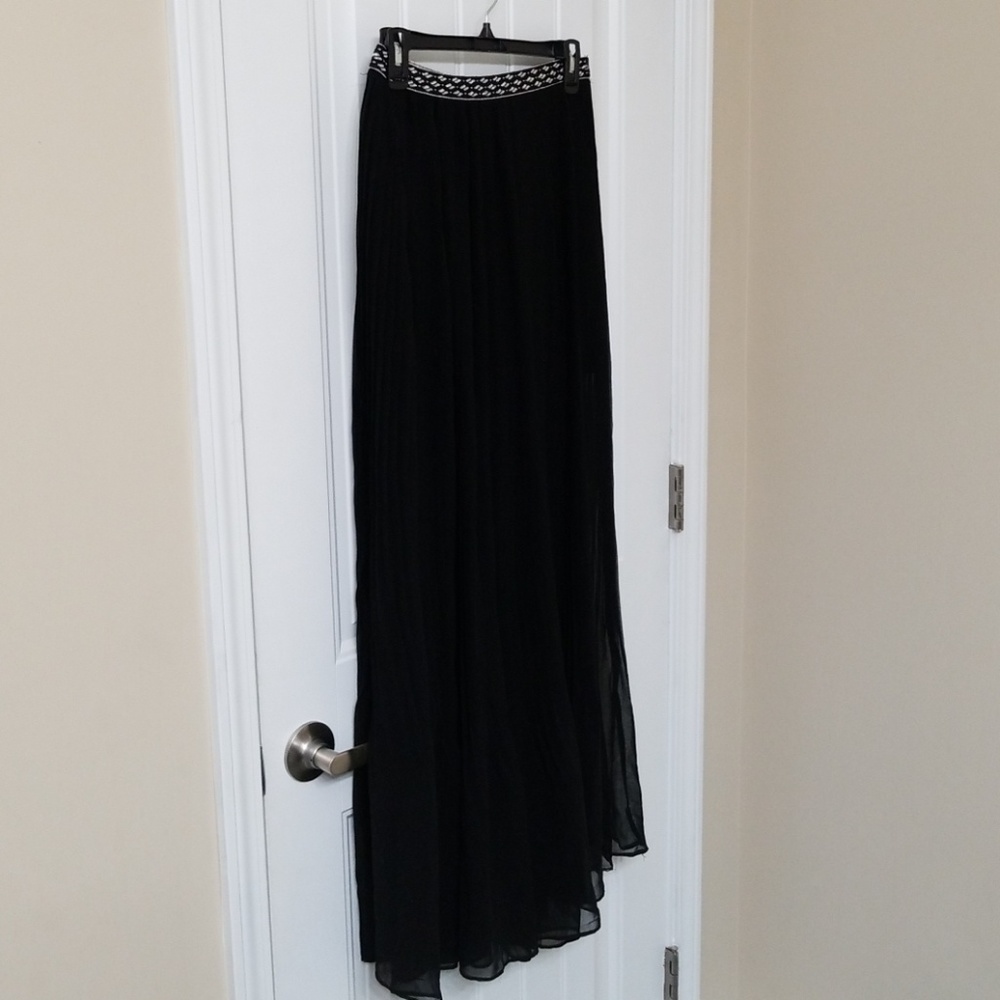 High waisted black pleated maxi skirt